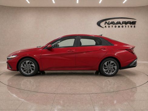 Used 2024 Hyundai Elantra SEL FWD image 4