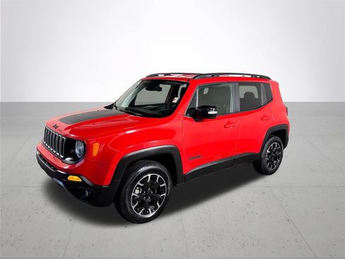 Used 2023 Jeep Renegade Latitude AWD/4WD image 2