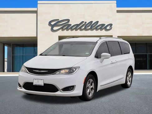 Used 2017 Chrysler Pacifica Touring-L Plus image 8