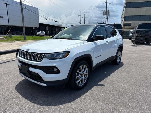 Used 2025 Jeep Compass Limited AWD/4WD image 3