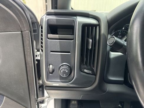 Used 2018 Chevrolet Silverado 1500 LT RWD image 24
