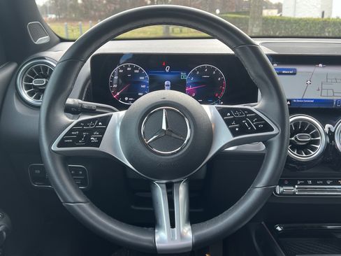 Used 2024 Mercedes-Benz GLB 250 250 image 18