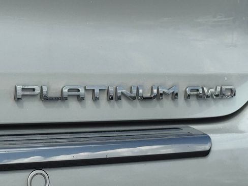 Used 2025 Toyota Highlander Platinum AWD/4WD image 10