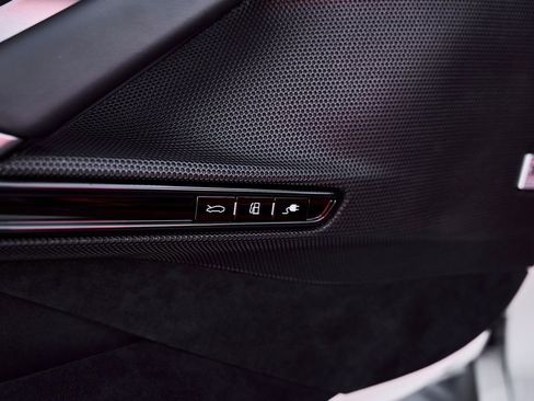 Used 2025 Ferrari SF90 Spider image 37