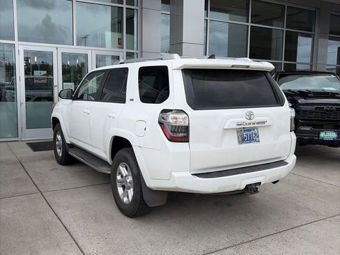 Certified 2018 Toyota 4Runner SR5 AWD/4WD image 4