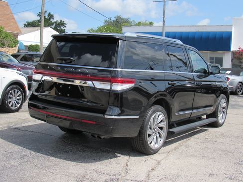 Used 2023 Lincoln Navigator Reserve image 3