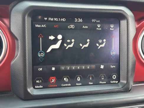 Used 2023 Jeep Wrangler Unlimited Rubicon AWD/4WD image 5