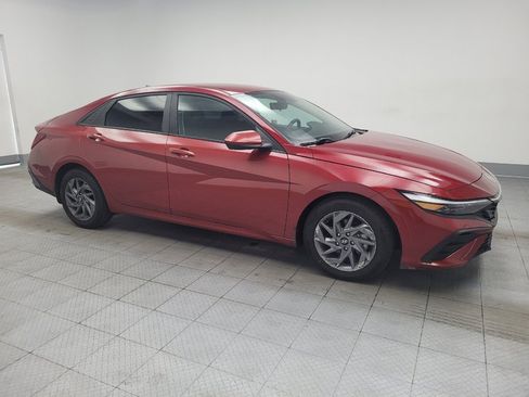 Used 2024 Hyundai Elantra SEL FWD image 11