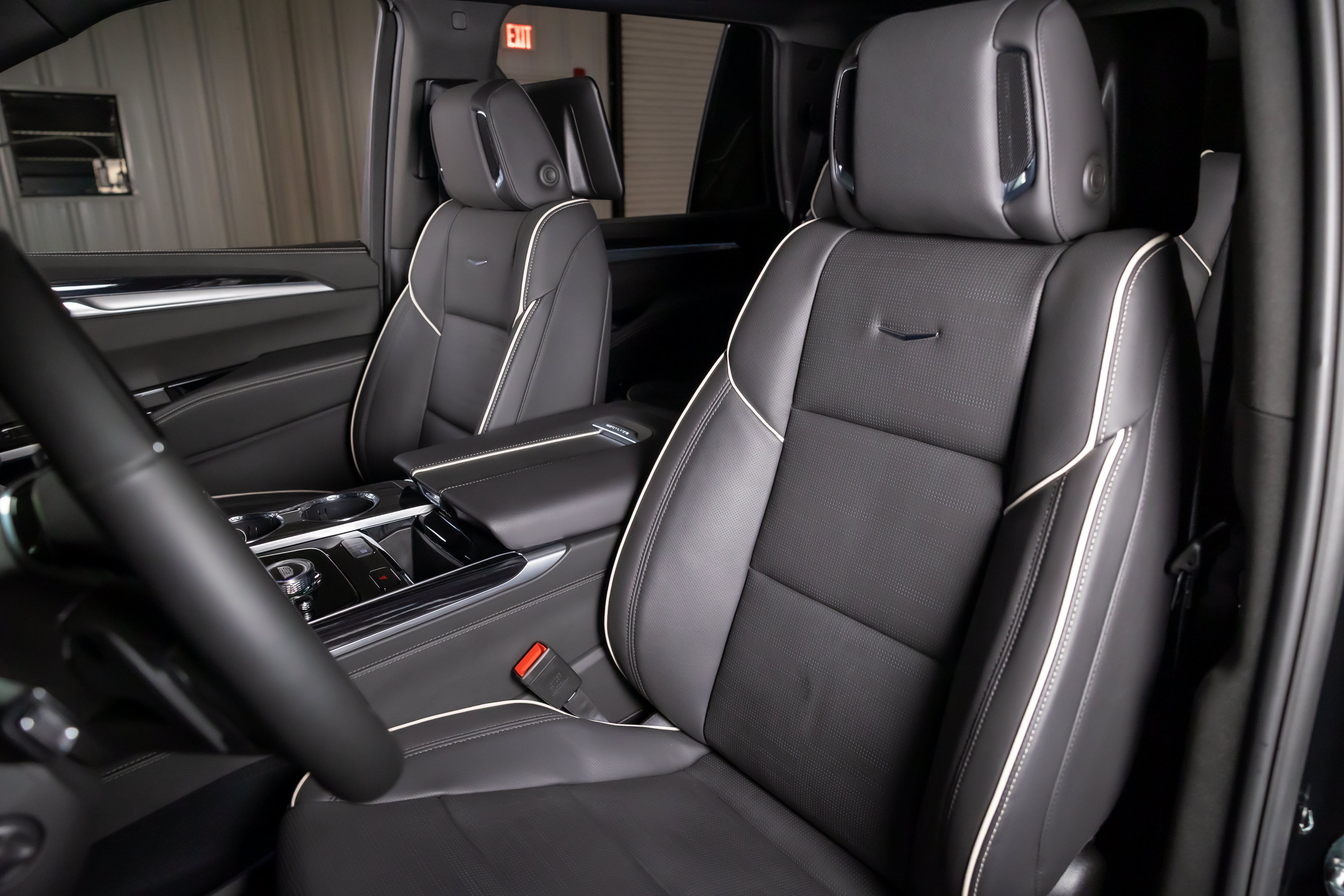 Used 2025 Cadillac Escalade Sport w/ Touring Package AWD/4WD image 5