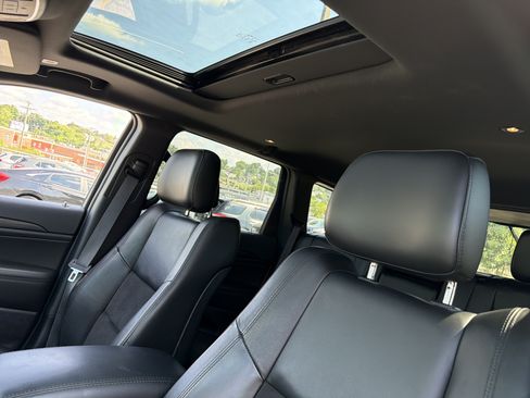 Used 2022 Jeep Grand Cherokee Laredo X AWD/4WD image 8