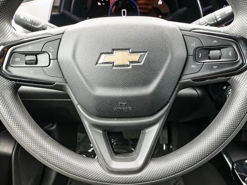 Used 2025 Chevrolet Trax LT FWD image 25
