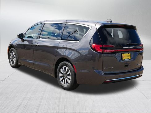 Used 2022 Chrysler Pacifica Touring-L FWD image 5
