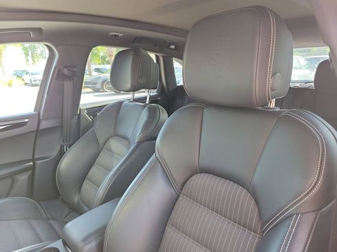 Certified 2024 Porsche Macan AWD/4WD image 6