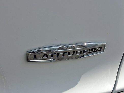 Used 2022 Jeep Cherokee Latitude Lux AWD/4WD image 23