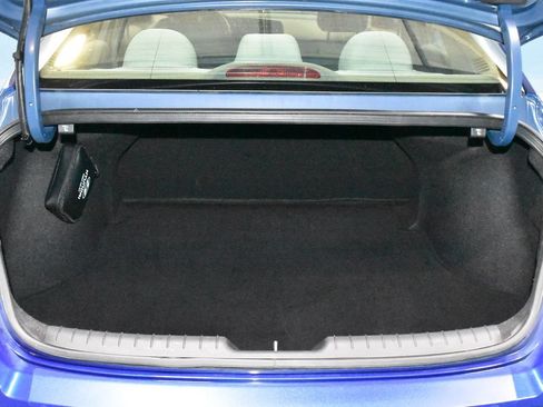 Used 2021 Hyundai Elantra SE FWD image 30