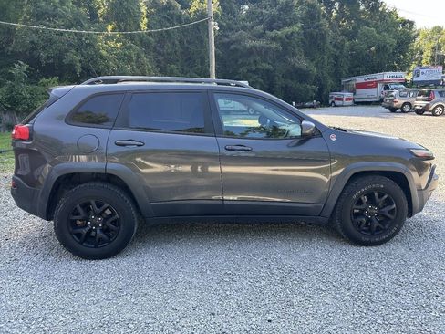 Used 2015 Jeep Cherokee Trailhawk w/ Leather Interior Group AWD/4WD image 6