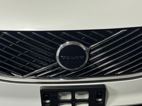 Used 2025 Volvo XC90 B5 Core w/ Protection Package Premier image 14