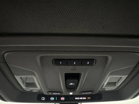 Used 2021 Chevrolet Silverado 1500 LTZ AWD/4WD image 39