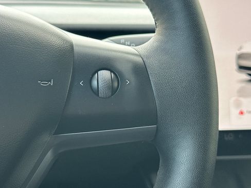 Used 2024 Tesla Model Y Long Range image 27