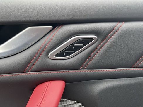 Used 2022 Maserati Levante Trofeo image 19