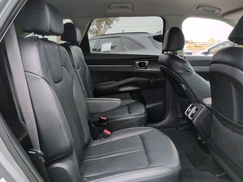 Used 2022 Kia Sorento S FWD image 28