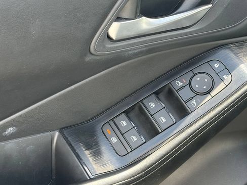 Used 2025 Nissan Rogue SV FWD image 6