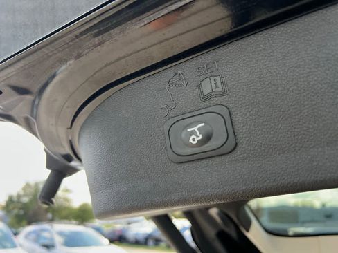 Used 2017 Ford Escape Titanium image 21