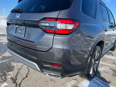 Used 2023 Honda Pilot Touring image 9