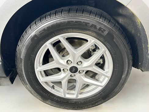 Used 2023 Ford Edge SEL image 11