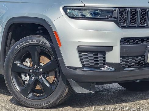 Used 2023 Jeep Grand Cherokee L Laredo AWD/4WD image 5