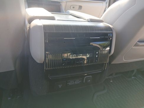 Used 2024 Jeep Wagoneer L Series II w/ Flexible Seating Group RWD image 22