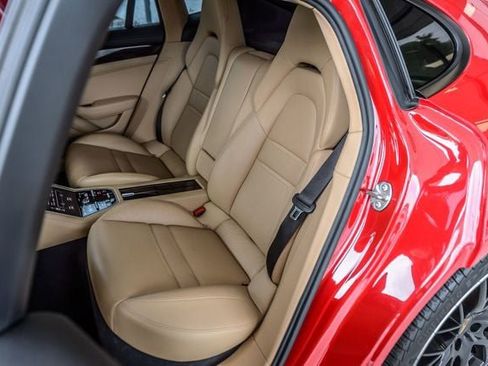 Used 2018 Porsche Panamera 4 image 40