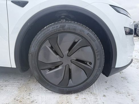 Used 2026 Tesla Model Y 2WD image 17