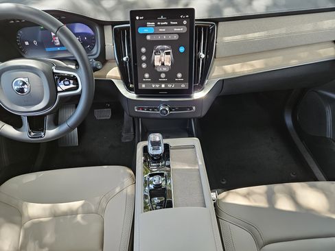 New 2026 Volvo XC90 B6 Plus image 16