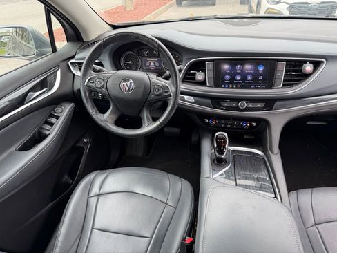 Used 2020 Buick Enclave Essence image 22