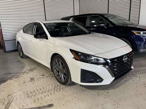 Used 2023 Nissan Altima 2.0 SR FWD image 1