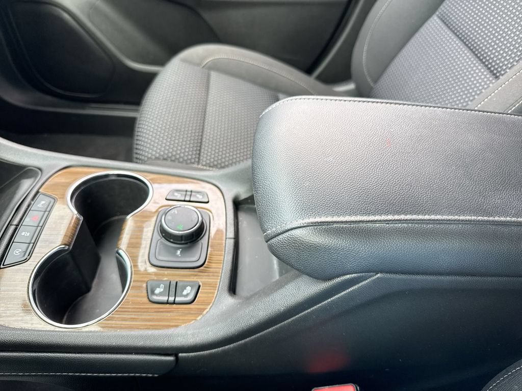 Used 2023 GMC Acadia SLE w/ Driver Convenience Package AWD/4WD image 21
