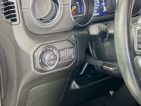 Used 2022 Jeep Gladiator Overland w/ Popular Equipment Package image 10