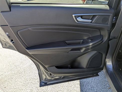 Used 2024 Ford Edge Titanium image 32