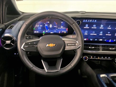 Used 2025 Chevrolet Equinox EV LT FWD image 5
