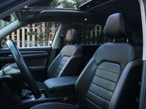 Used 2023 Volkswagen Atlas SEL Premium image 16