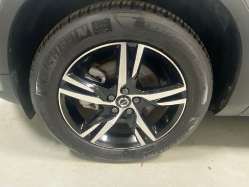 Used 2025 Volvo XC40 B5 Core image 5