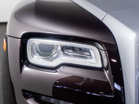 Used 2017 Rolls-Royce Dawn image 23