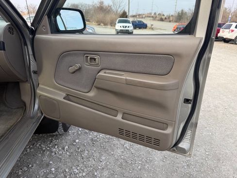 Used 2003 Nissan Frontier XE w/ Value Truck Pkg image 16
