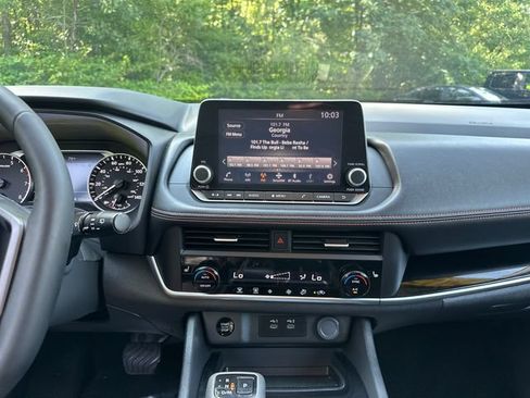 Used 2025 Nissan Rogue SV AWD/4WD image 24