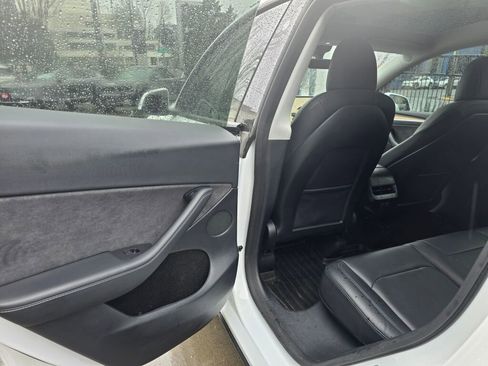 Used 2022 Tesla Model Y Performance image 16