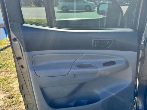 Used 2012 Toyota Tacoma PreRunner w/ Convenience Pkg image 9