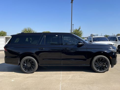 New 2025 Lincoln Navigator L Reserve w/ Jet Appearance Package image 10