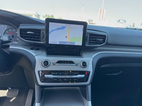 Certified 2022 Ford Explorer XLT w/ Equipment Group 202A image 22