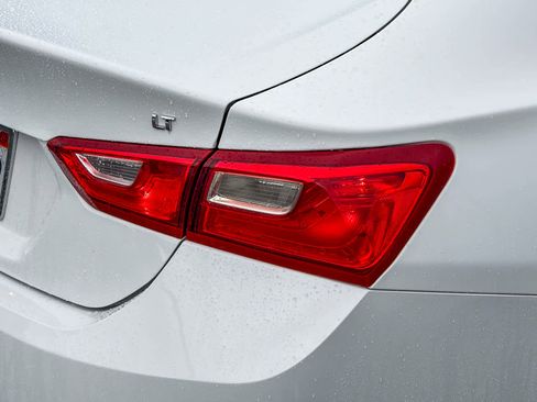 Used 2018 Chevrolet Malibu LT image 8